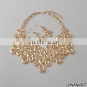 Antique Silver Hammered Oval Shape Statement Necklace and Earring Set