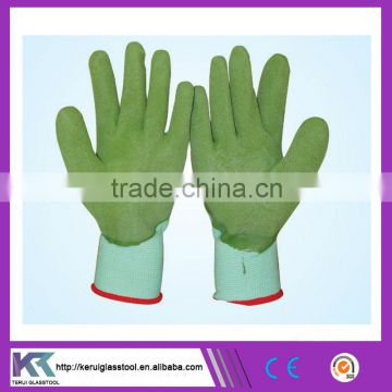 High quality green rubber protective safety working glove manufacturer price (V044)