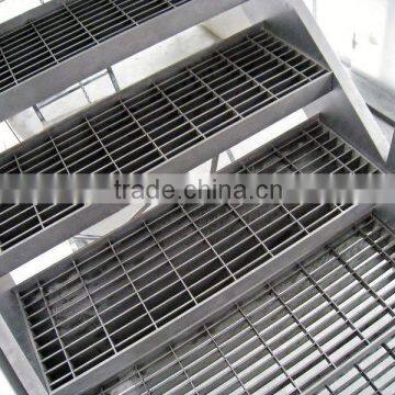 Heavy duty press locked steel grating