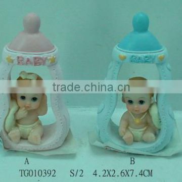 polyresin baby in feeding bottle