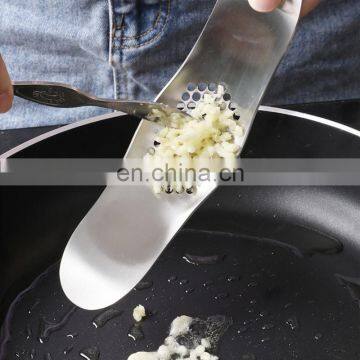 High Quality Creative Kitchen Tools Multifunction Garlic Press