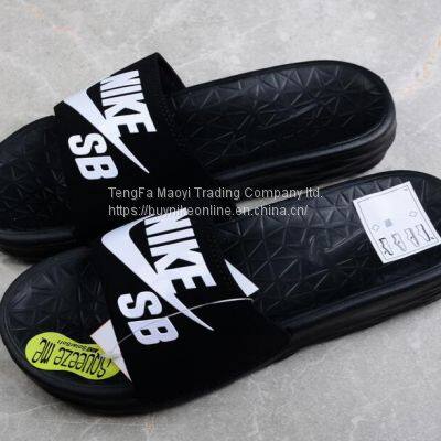 Nike SB Benassi Shoes in Black For Men