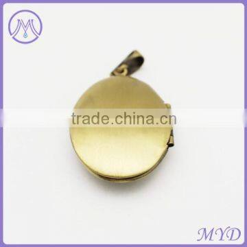 Antique Bronze Oval Open Locket photo-2