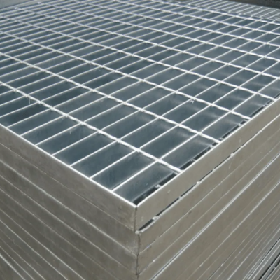Industrial Steel Grating Solutions for Oil and Gas Platforms, Compatible With Harsh Conditions