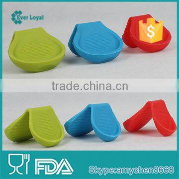 Hot Lips Plate Grab /Zeal Heat Resistant Silicone Plate Grab Hot Lips, Listing Is For One