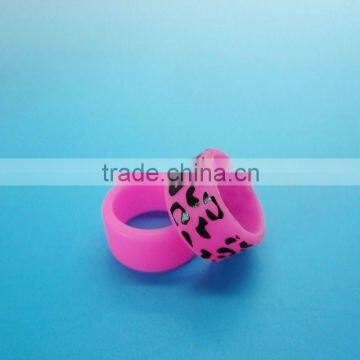 Promotional Custom logo colorf silicone cheap fashion thumb ring (adult / kid sizes)