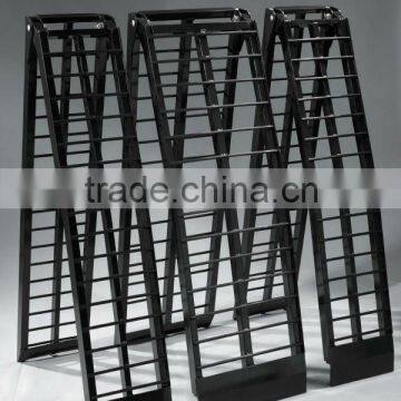 Arched aluminum folding ramp