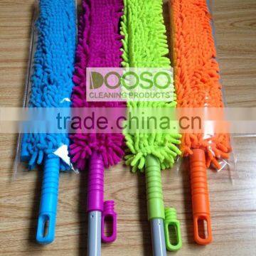 Telescopic chenille cleaning duster