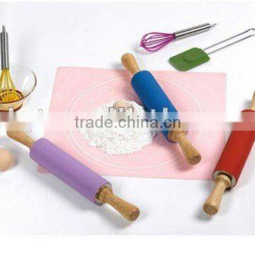 2015 New OEM silicone rolling pin with wooden handle