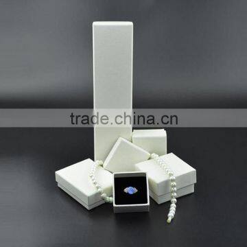 High end white paper gift packaging box for jewels set