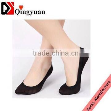 New design bulk wholesale young girl low cut no showing boat socks women invisible silk socks with silica