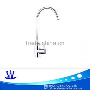 Chrome Surface Finishing and Deck Mounted Installation Type Kitchen Faucet