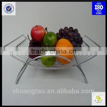 Folding metal fruit basket