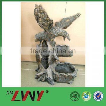 Specialized decoration eagle water standing resin garden fountain