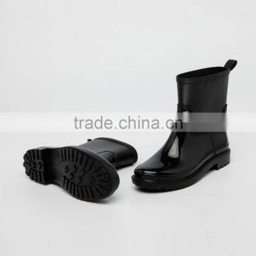 Water Resistant Modern Unique Loose Ankle Height Solid Color Cheap Comfortable Garden Shoes Molded PVC Injection Rain Boot Shoes photo-2