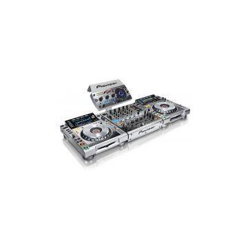 DJ set: 2 x CDJ-2000 Nexus + DJM-900 Nexus + RMX-1000 Platinum Limited Edition Set
