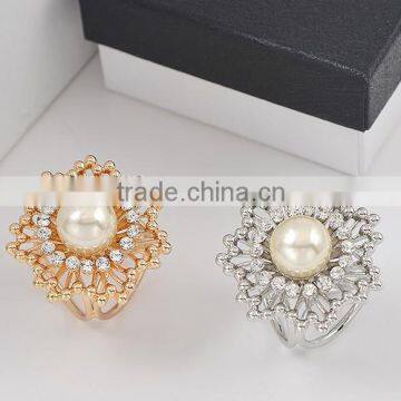 fashionable flower shape metal alloy crystalscarf ring