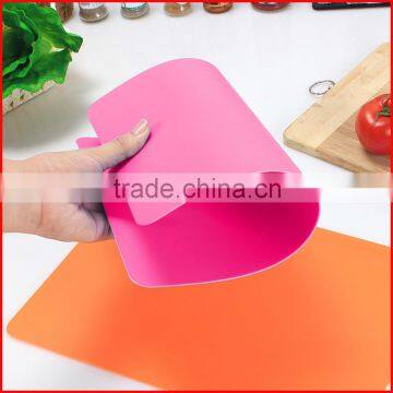 Kitchen Cooking Tools Flexible Silicone Cutting Mat photo-2