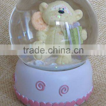 Hot sale eco-friendly cheap bear holding birthday cake snow globe for sale