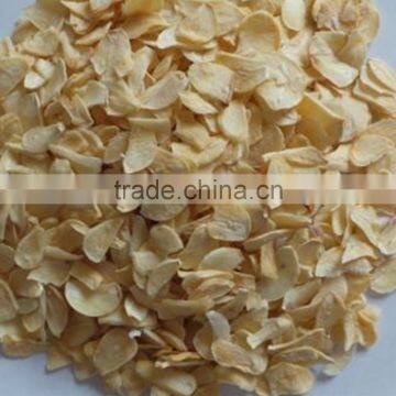 2015 2016 Hot Selling Factory Exporter Dehydrated Garlic Flakes with Root or without Root with HACCP, HALAL Certificates