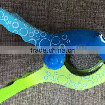 New design animal shape lovely large plastic beach towel clips