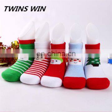 Europe 2018 hot wholesale anti slip winter cartoon christmas style unisex organic cotton socks