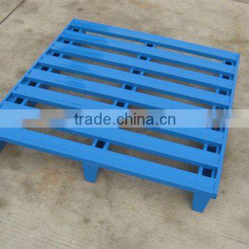 Two-way insert steel stackable pallet