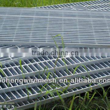 STEEL GRATING WITH CROSSING BARS