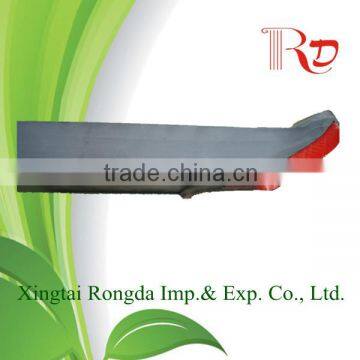 Mine Between Cushion bed and guide chute seal skirt
