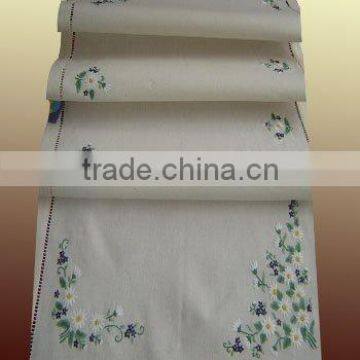 hand embroidery table runner