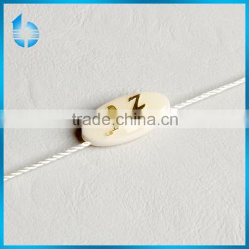 Fashionable black and white winding plastic drop for hang tag