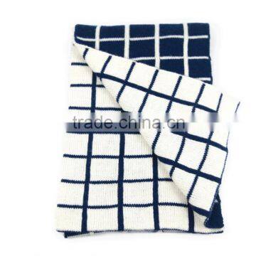 Chic geometric checked knit scarf