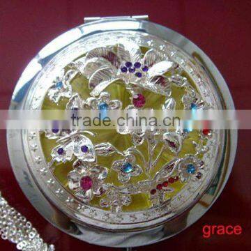 metal cosmetic mirror with round shape