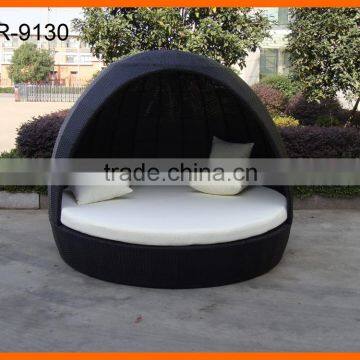 Garden Large Round Daybed Wicker Material In Black