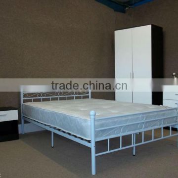 4FT6 double metal bed In black or white