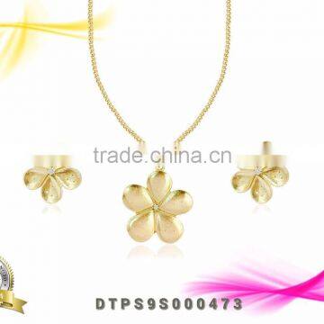 Delicate Flower with CZ stud Gold Plated Pendantset