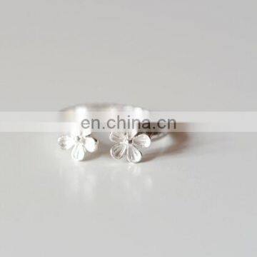 Plum Blossom Charm Open Delicate Ring Sterling Silver Ring Women Fashion Jewelry photo-3