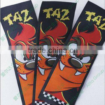 Wholesale custom beanie woven label with likelife loom