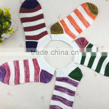 Lady's colored twist yarn ankle socks with stripe