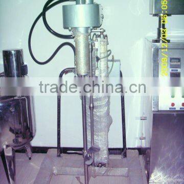 Moveable pneumatic disperser for detergent liquid