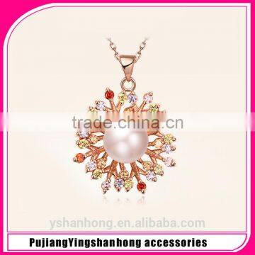 Natural pearl inlaid rose gold pendant necklace