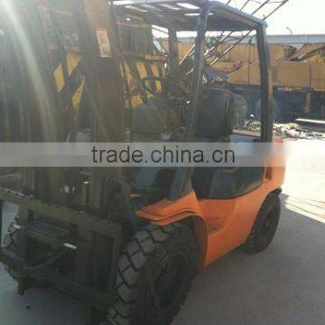 Japan made hot sellling model of used Toyota 3T diesel forklift truck best price offered and good running functions