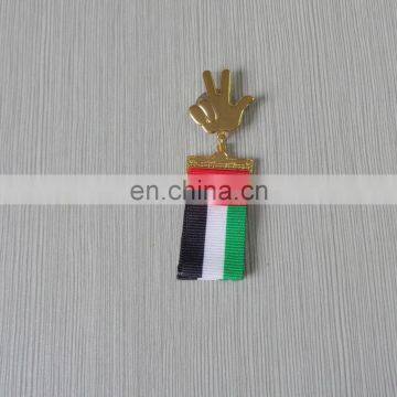 custom gold plated banner shape with ribbon lapel pin for UAE national day