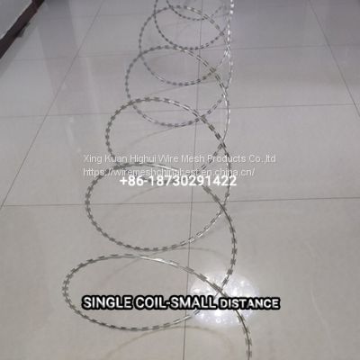 Single Loop Cross Loops  heavy zinc coating 220g/M2 Barbed Concertina Wire With Blades