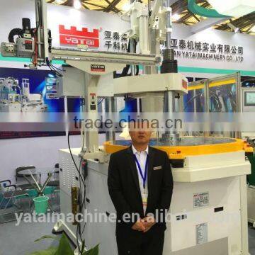 Led bulbs injection moulding machine of vertical