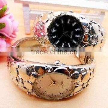 Modern design gorgeous silver alloy women bracelet watch