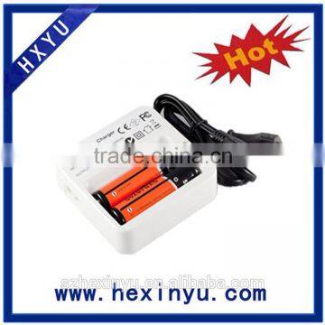 2pcs li-ion 18650 18770 battery ac charger with balck and white color