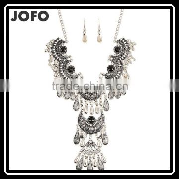 Vintage Flower Carved Hollow Bib Collar Droplets Pendant Gem Necklace Earrings Set