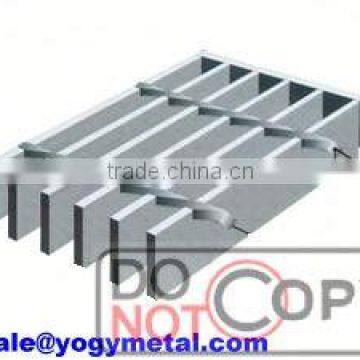 Heavy duty painted steel grating