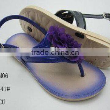 Woman new design plastic pcu flat sandals with flower